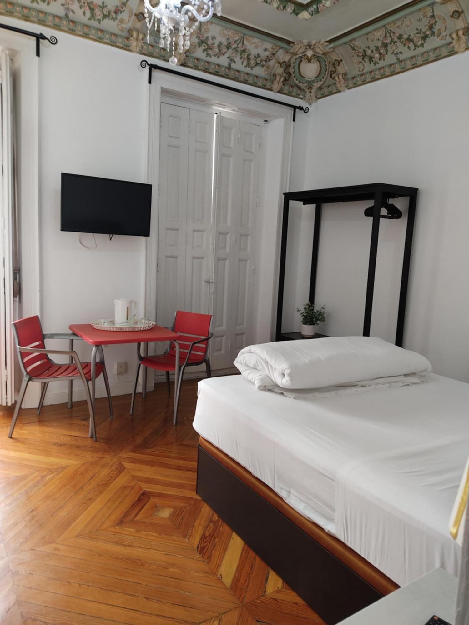 Grand Via House Hotel Мадрид Екстериор снимка